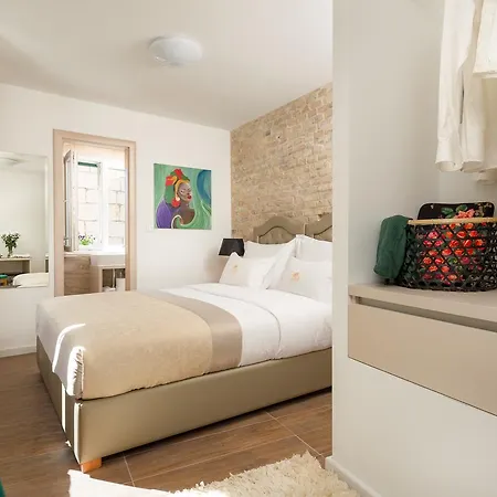 Agava Lux Rooms&pool ゲストハウス 4*