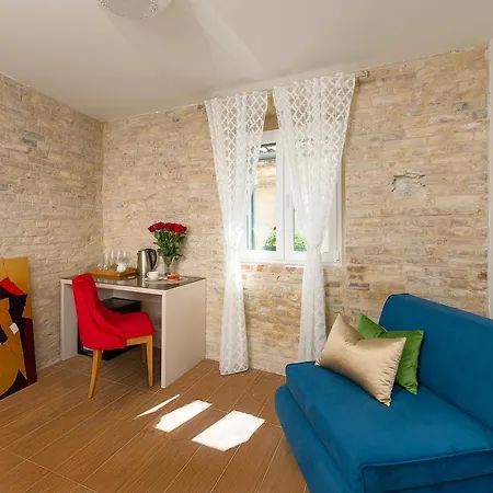 Agava Lux Rooms&pool 4* スプリト