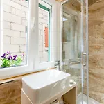 Agava Lux Rooms&pool Guest house Split