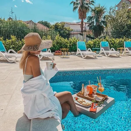 Agava Lux Rooms&pool Спліт
