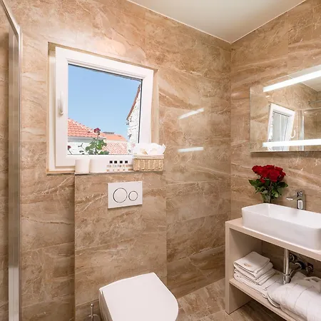Agava Lux Rooms&pool سبليت