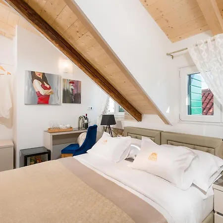 Agava Lux Rooms&pool 招待所