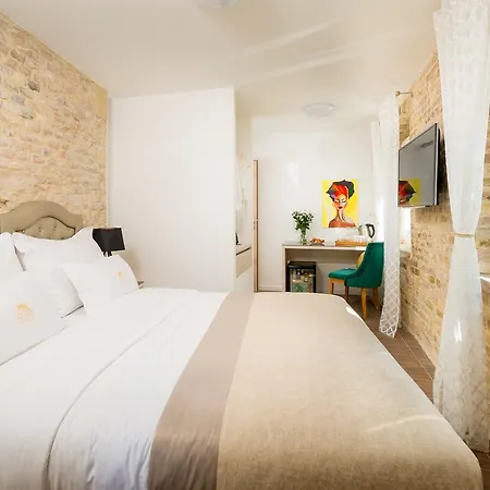 Agava Lux Rooms&pool 4*