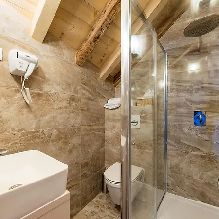 Agava Lux Rooms&pool Πανσιόν