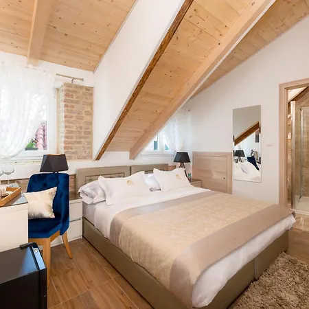 Agava Lux Rooms&pool Πανσιόν