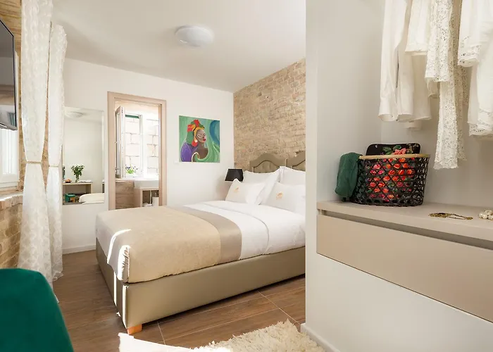 Agava Lux Rooms&pool Guest house 4*